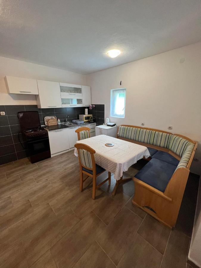 Apartment Djak *